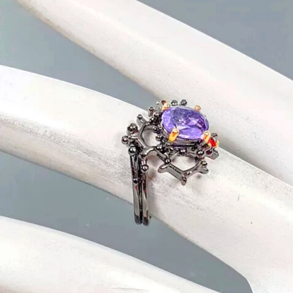 Cushion cut Amethyst set in Sterling & rhodium covered Rhodolite accent sz 6.5 - Picture 1 of 6